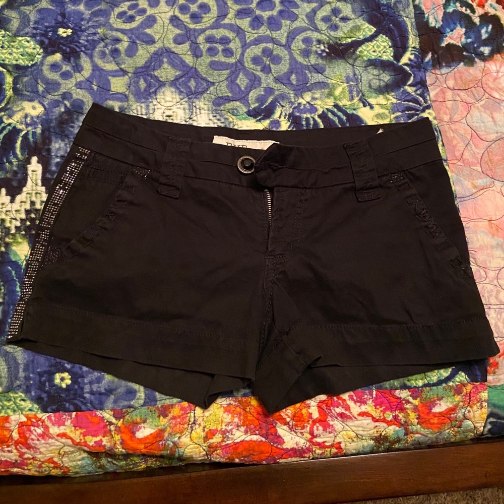 Buckle mollie black shorts size 27